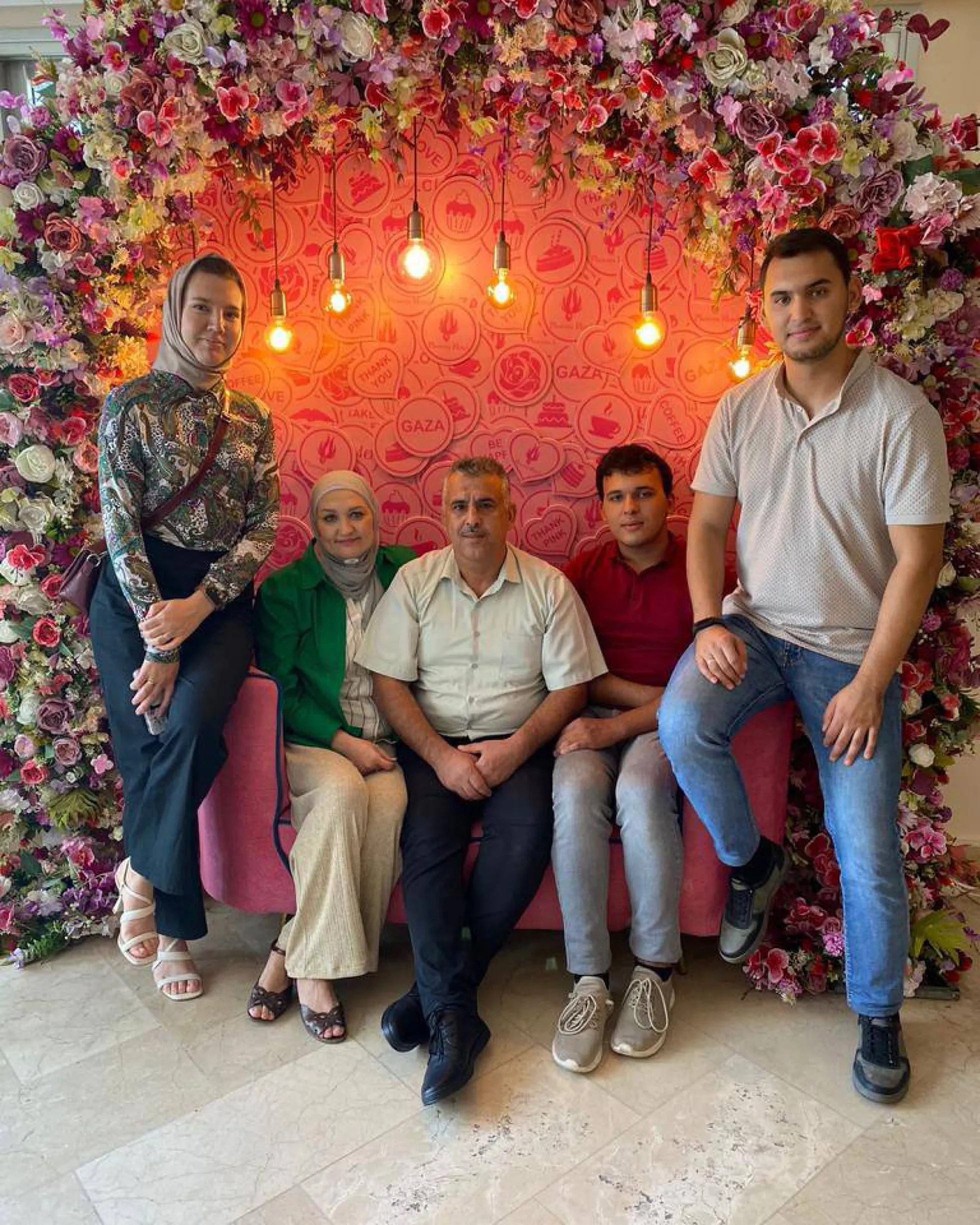 Семья Зороб в секторе Газа, 6 октября 2023 года. Слева направо: Кристина, Ольга, Аяд, Иосеф и Халед