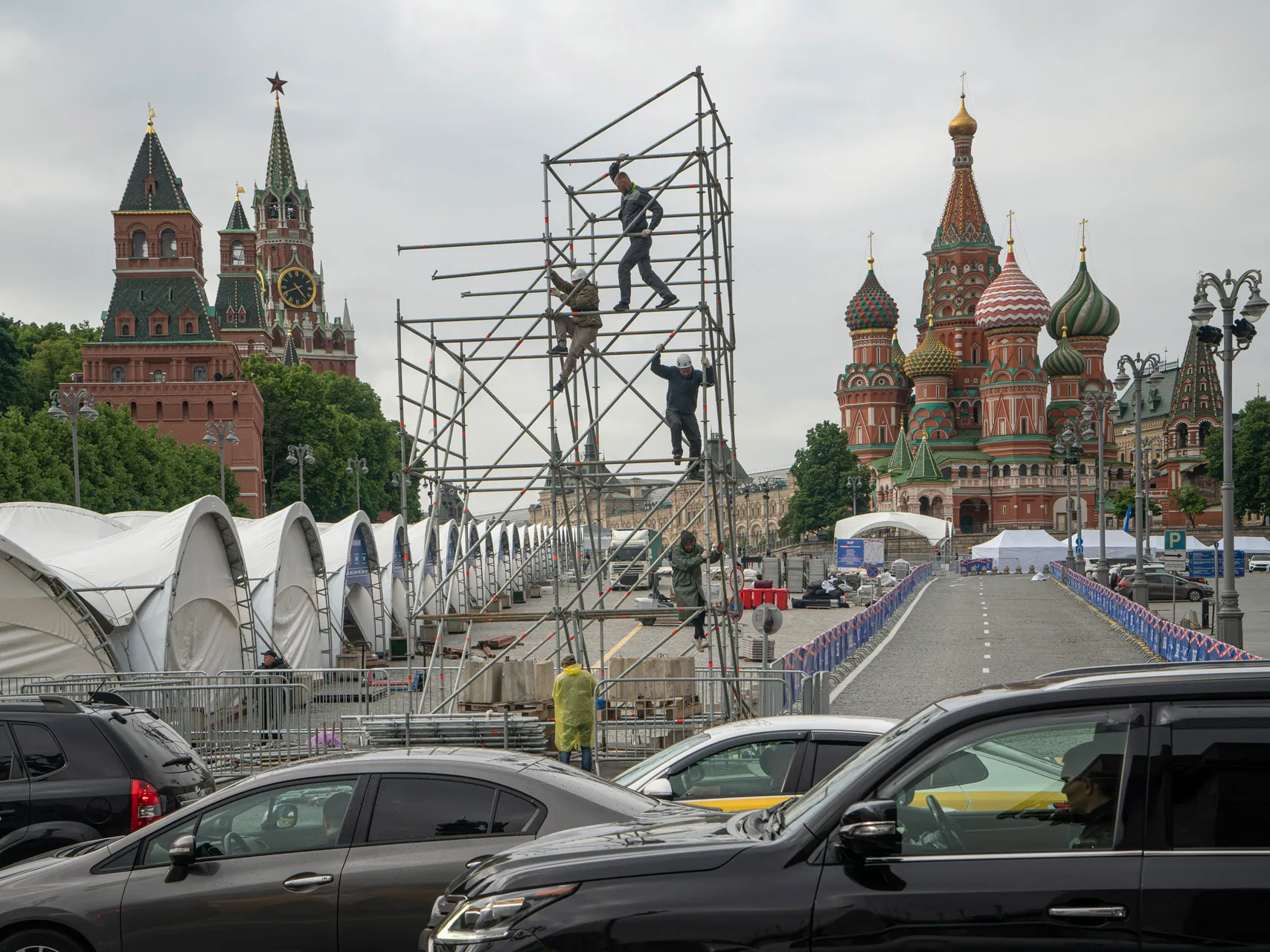 Подготовка к всероссийскому полумарафону «ЗаБег» на Красной площади, который прошел 4 июня